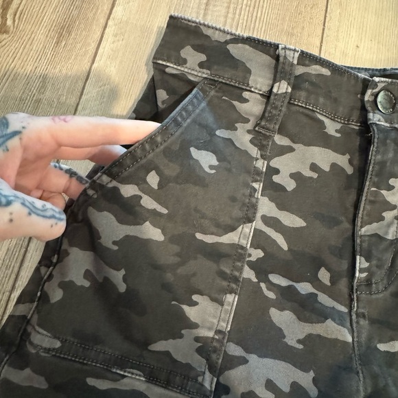 Banana Republic Camouflage Skinny Pants - Picture 3 of 7